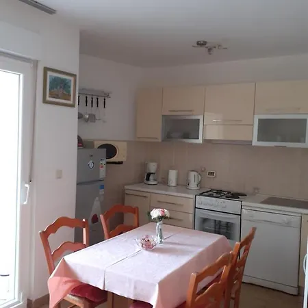 Centar A. Mazuranica 1 * Novi Vinodolski