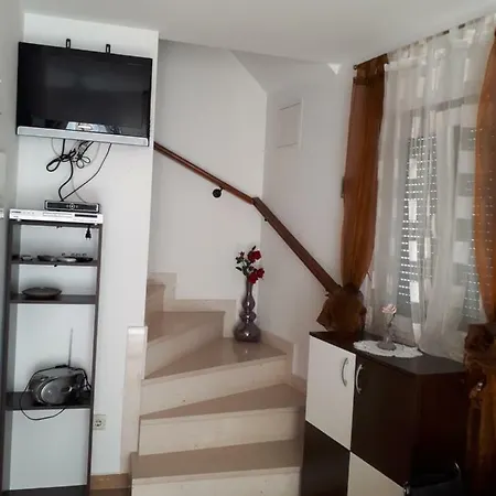 Centar A. Mazuranica 1 *